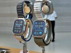 Menggenggam iPhone 15 Pro Max Titanium di Apple Store