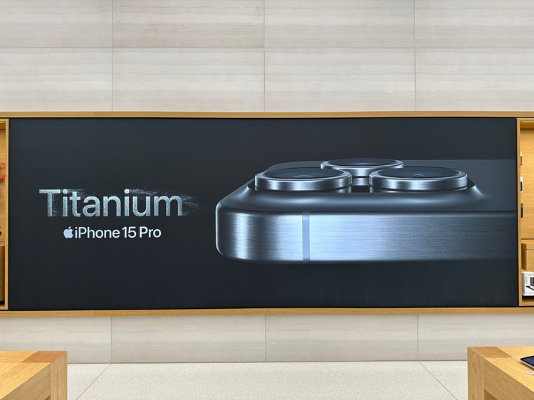 Apple 15 pro titanium