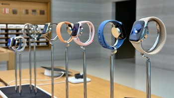 Apple Watch Series 9 juga ditampilkan. Foto: YoutuberCupu