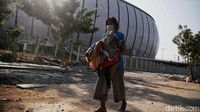 Perbaikan trotoar ditargetkan selesai pada Oktober 2023 mendatang.  