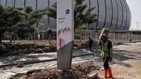 Perbaikan trotoar sudah dilakukan di sekitar Jakarta International Stadium (JIS), Jumat (22/9/2023).