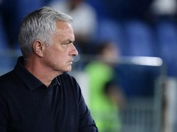 Jose Mourinho juga masuk posisi atas bursa taruhan untuk menjadi pelatih Bayern. Saat ini Mou tidak punya klub usai dipecat AS Roma bulan Januari lalu. Foto: AFP/FILIPPO MONTEFORTE