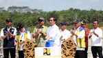 Kala Jokowi Buka Aliran Perdana Bendungan di IKN