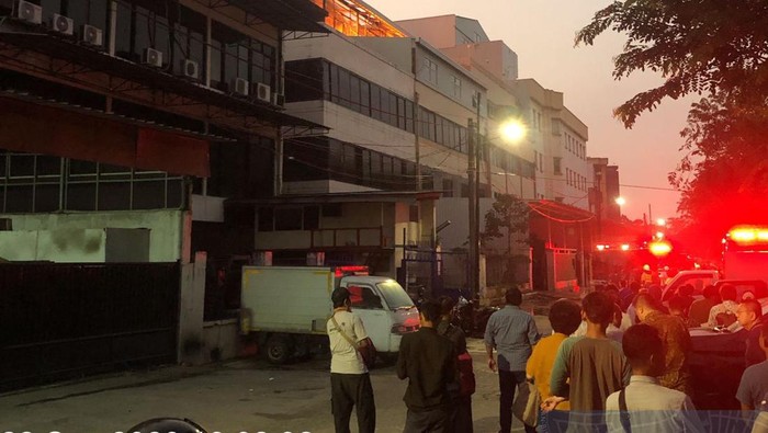 Kebakaran gudang kantor di Sunter Agung, Jakut