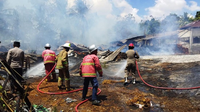 Kebakaran pabrik sabut kelapa di Pangandaran, Jumat (22/9/2023).