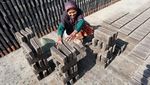 Kemarau Bawa Berkah Bagi Perajin Batu Bata