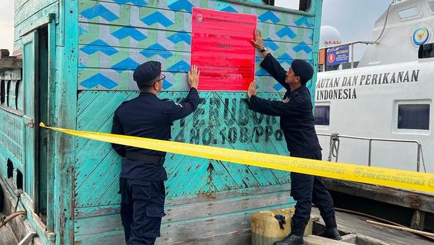 KKP hentikan aksi eksploitasi pasir laut tak berizin di Pulau Rupat. (Dok: PSDKP KKP)