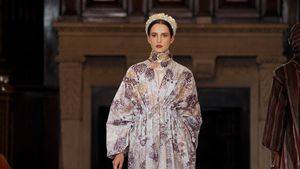 10 Koleksi Benang Jarum di London Fashion Week 2023, Busana Gaya Eropa-China