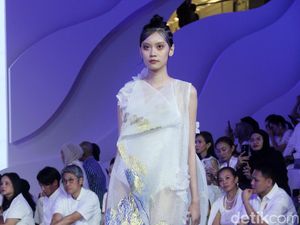 10 Koleksi Rama Dauhan di Fashion Nation, Hadirkan Keindahan Flora & Fauna
