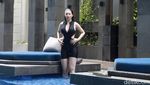 Byur! Ini 6 Momen Lisa Oktaviani Aspri Hotman Paris saat Berenang