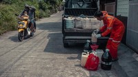 Warga Komplek Pondok Cilegon Indah (PCI), Kecamatan Cibeber, Kota Cilegon itu sadar bahwa minyak jelantah jika dibuang begitu saja, akan membawa masalah kepada lingkungan, seperti menyumbat pori-pori tanah, mencemari air, dan menyumbat saluran drainase.  