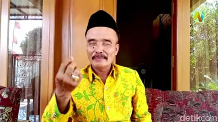 Mohammad Arif mantan Wakil Kepala Kesiswaan dan Noman Afandi Kepala sekolah MAN 1 Pamekasan Saat dikonfirmasi wartawan.