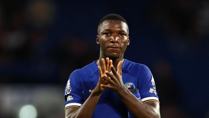 Soccer Football - Premier League - Chelsea v Luton Town - Stamford Bridge, London, Britain - August 25, 2023 Chelseas Moises Caicedo celebrates after the match Action Images via Reuters/Andrew Boyers EDITORIAL USE ONLY. No use with unauthorized audio, video, data, fixture lists, club/league logos or live services. Online in-match use limited to 75 images, no video emulation. No use in betting, games or single club /league/player publications.  Please contact your account representative for further details.