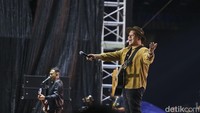 Riuh penonton membuat panggung Pestapora semakin menggelegar.