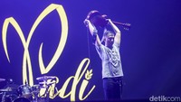 Piyu cs langsung menyambung aksi seru dengan lagu Sahabat Selamanya.