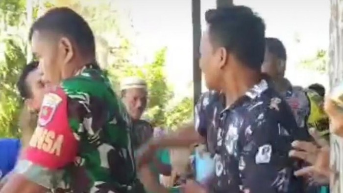 Musyawarah Desa (Musdes) Mattiro Bulu, Kabupaten Pangkep, Sulawesi Selatan (Sulsel) ricuh hingga peserta nyaris adu jotos.