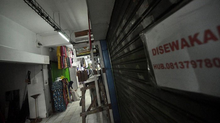Kondisi Pasar Tradisional Modern Bengkulu semakin sepi ditinggal pembeli. Akibatnya banyak pedagang yang beralih jualan secara online.