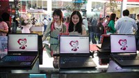 Direktur Sales Agres Id Indonesia  Andreas Direktur Keuangan Agres Id Indonesia , Erwin dan Direktur Utama Agres Id Indonesia Benny Susanto melakukan launching pembukaan toko elektronik Agres.Id di kawasan Erajaya Digital Complex, PIK 2, Tangerang Banten, Jumat (22/9/2023).