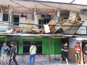 Warga Mulai Bereskan Barang-barang Usai Prostitusi Gang Royal Jakut Ditutup