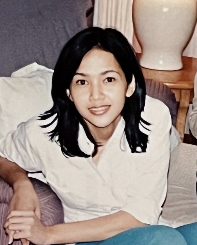 Maia Estianty tampil dengan rambut pendek saat berkuliah di jurusan komunikasi, Universitas Indonesia. “Jaman kuliah taun 98. Culun bingits yakkkk…. Jaman itu belum tau gimana tutorial make up yeeee.,” tulis Maia di Instagram. Foto: Instagram @maiaestiantyreal