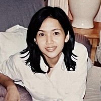 Maia Estianty tampil dengan rambut pendek saat berkuliah di jurusan komunikasi, Universitas Indonesia. “Jaman kuliah taun 98. Culun bingits yakkkk…. Jaman itu belum tau gimana tutorial make up yeeee.,” tulis Maia di Instagram. Foto: Instagram @maiaestiantyreal