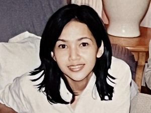 7 Foto Jadul Penyanyi Saat Kuliah dan Wisuda, Maia Belum Tahu Makeup