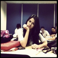 Dilihat dari laman akun Instagram Raisa masih terdapat foto ketika kuliah. Tetap dengan rambut panjangnya, Raisa terlihat cantik ketika tampil sederhana maupun saat wisuda. Pelantun Kali Kedua itu kuliah di Universitas Bina Nusantara dan menjalani wisuda pada 2012. Foto: Instagram @raisa6690