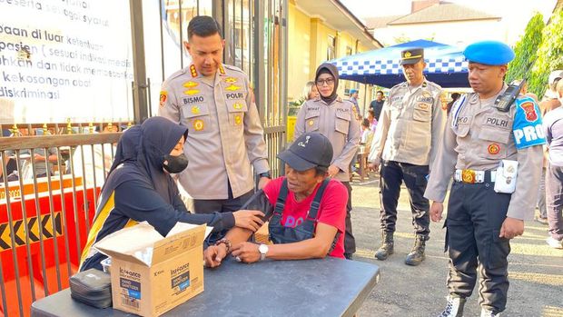 Polresta Bogor Kota kembali menggelar kegiatan Jumat Curhat yang dibarengi dengan pembagian sarapan gratis. (dok ist)