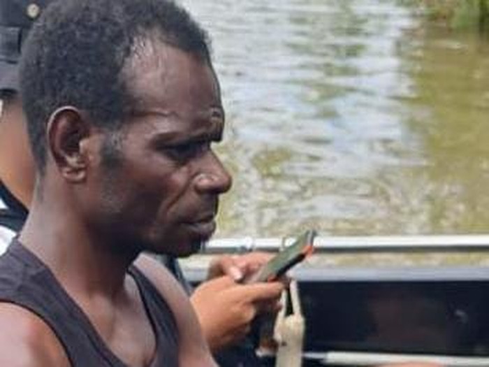 Pria berinisial YT merupakan motoris speedboat di Asmat. Dia diduga menjadi kurir makanan dan dana KKB Egianus Kogoya,