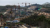 Hal ini diungkapkan Jokowi saat meninjau proyek Kantor Presiden IKN, pagi ini secara langsung. Jokowi juga menyampaikan pembangunan sejumlah infrastruktur yang ada di IKN tersebut masih berjalan sesuai dengan perencanaan.