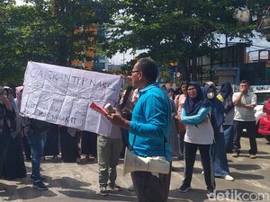 Puluhan Nakes Bengkulu Unjuk Rasa Tuntut TPP yang Nunggak 5 Bulan Dicairkan