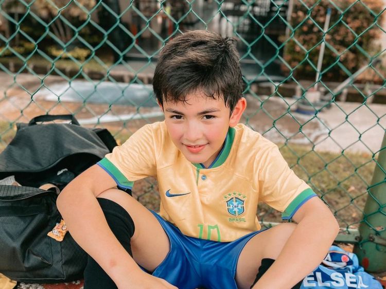 8 Foto Quenzino Putra Carissa Putri, Paras Ganteng Blasteran Bikin Salfok