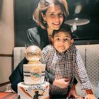 Putra sulung aktris cantik Carissa Putri, Quenzino Acana Naif baru saja berulang tahun yang ke-10. Sudah semakin besar, penampilan Quenzino kerap mencuri atensi. Foto: Instagram/@carissa_puteri