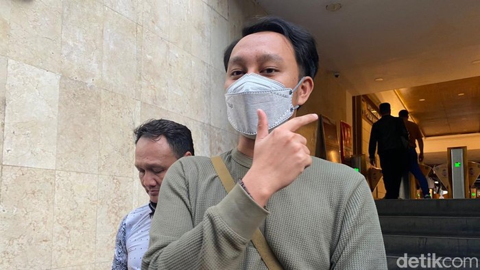Radja Adipati, diperiksa polisi soal film porno di Jaksel.