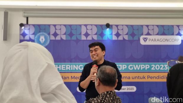 Salman Subakat saat memberikan sambutan gala dinner Alumni Fellowship Gerakan Wartawan Peduli Pendidikan (GWPP) di Jakarta, Minggu (17/9/2023).