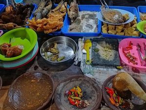 Pedas-pedas Maknyus! Ini Rekomendasi 7 Sego Sambel di Surabaya