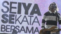 Begini aksi The Adams saat tampil di panggung Pestapora 2023 di Gambir Expo Kemayoran, Jakarta Pusat, Jumat (22/9/2023).