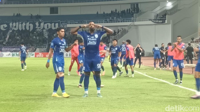 Selebrasi Carlos Fortes usai menjebol gawang Barito Putera, Jumat (22/9/2023).