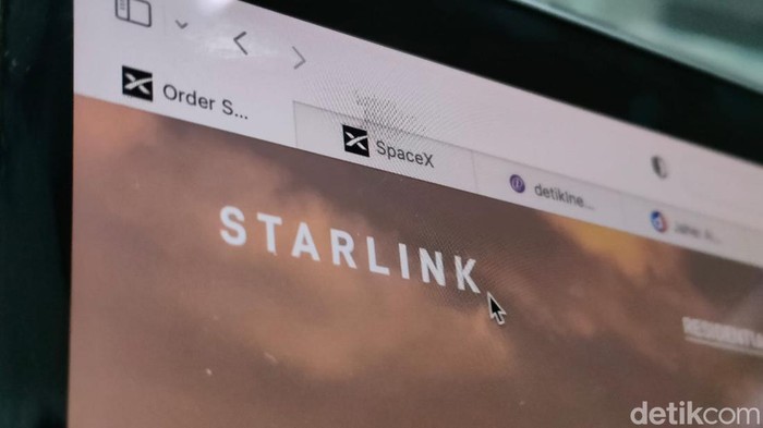 Starlink, satelit low earth orbit (LEO) milik Elon Musk.