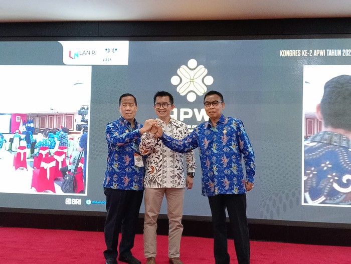Sugihardjo (Ketua Umum), Mohammad Taufik (Deputy Bidang Kebijakan Pengembangan Kompetensi ASN LAN RI), Lalu Hendry Yujana (Ketua Majelis Pertimbangin dan Kehormatan). (Dok APWI)