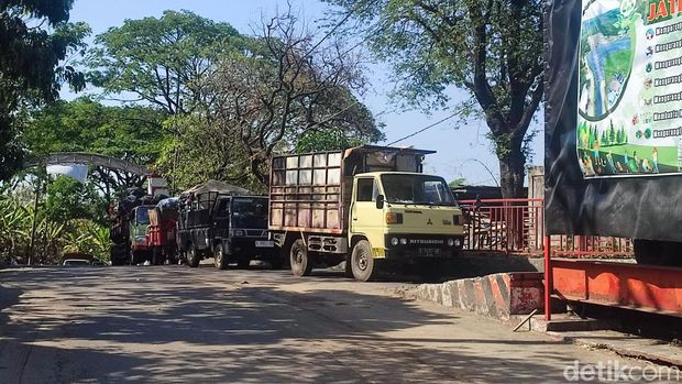 Kebakaran TPA Jatibarang, Semarang, Jumat (22/9/2023).