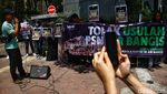 Warga Air Bangis Unjuk Rasa di Kantor Luhut, Tolak PSN