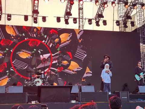 Virgoun membawa anaknya, Starla, manggung di Pestapora 2023 dan membuat banyak orang menangis.