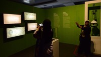 Vredeburg Fair juga dimeriahkan dengan panggung kesenian ‘Swara Senja’ yang memberikan kesempatan kepada komunitas dan masyarakat untuk menampilkan karyanya kepada masyarakat dan konser musik “Soegi Bornean”. (Foto: Museum Vredeburg)