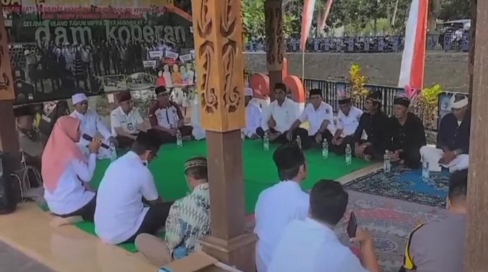 warga Banyuwangi berdoa minta hujan