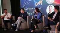 Acara peluncuran ini juga dilengkapi dengan sebuah talkshow yang penuh wawasan bertema “Simplify Your Life with Ximply” dengan narasumber Bapak Andre Septiano selaku CFO dari Fresh Factory, sebagai pembicara yang mewakili korporasi, Bapak Altona Widjaja selaku Digital Channel & Solutions Division Head Bank OCBC NISP, dan Natalie Margareth, influencer dan entrepreneur wanita yang juga seorang ibu rumah tangga. 