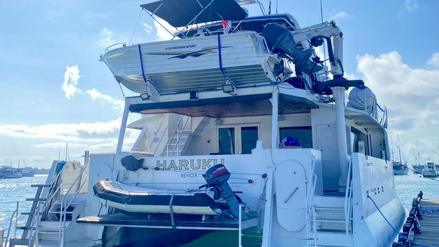 Salah satu yacht milik Pulau Private Charters 