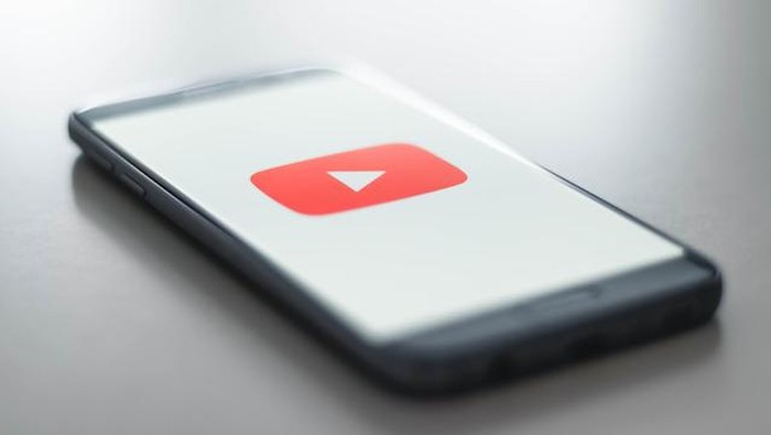 Download musik di YouTube.