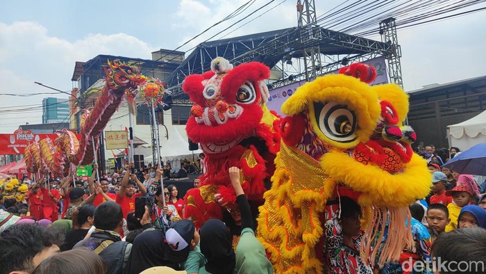 Atraksi barongsai  di acara Cibadak Fun Day 2023.