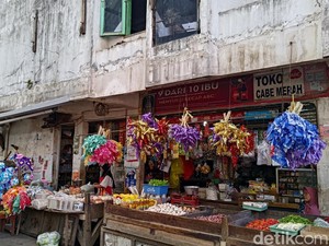 Warna-warni Bungkus Telur Hias di Banyuwangi Jelang Maulid Nabi